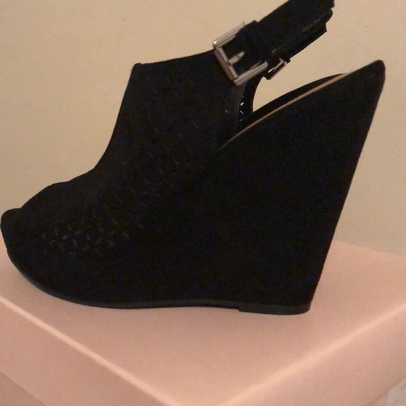 Chinese Laundry Matilda Wedges - Picture 4 of 4